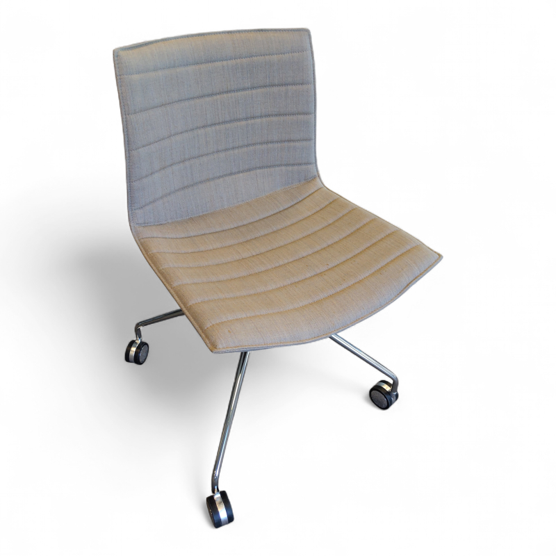 Catifa 46 fullpolstret med hjul Lys