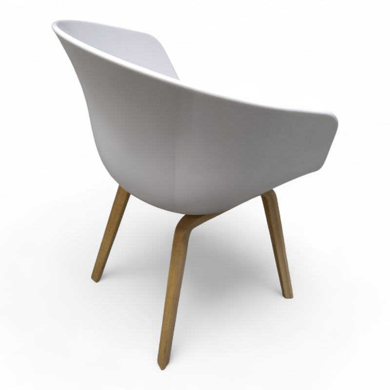 About A Chair AAC22 Hvit plast,