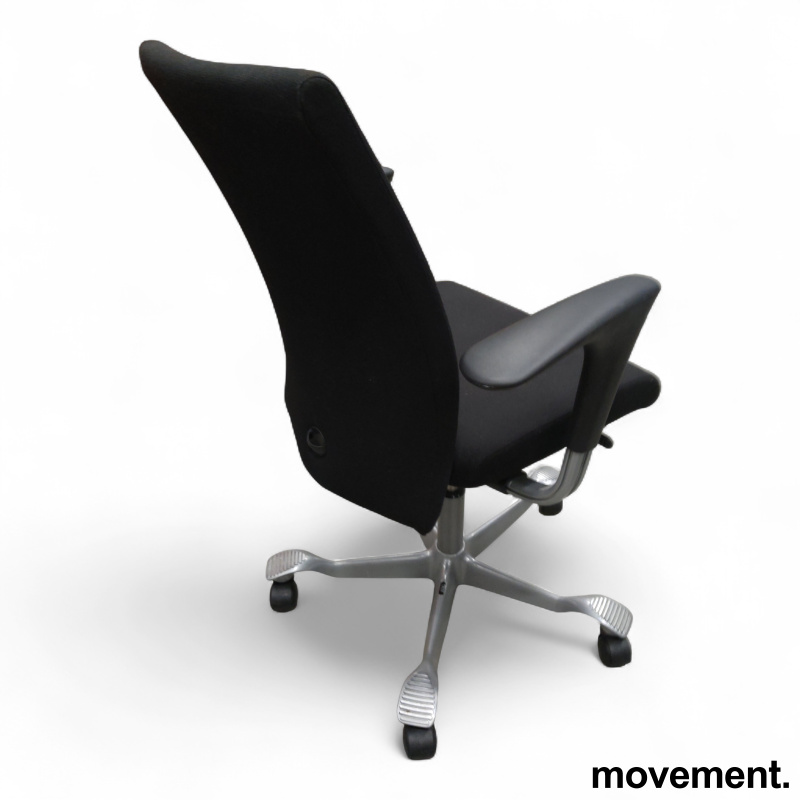 H04 4600 med armlene Sort stoff - 2 / 2