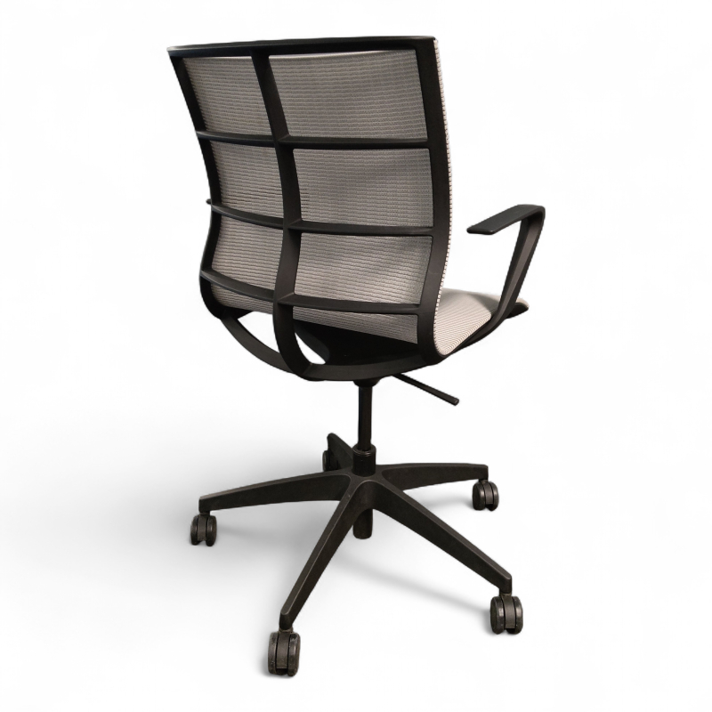 Se:joy med armlene hvit mesh, sort