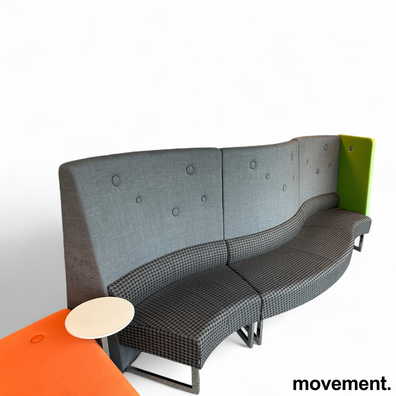 Le Mur sofa med høy rygg, puff med - 2 / 3