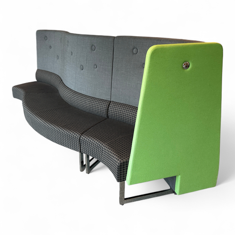 Le Mur sofa med høy rygg, puff med