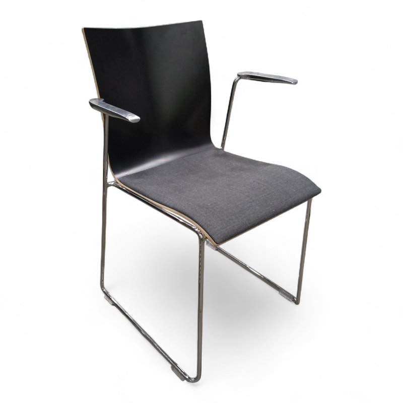 Chairik 107 med armlene, polstret