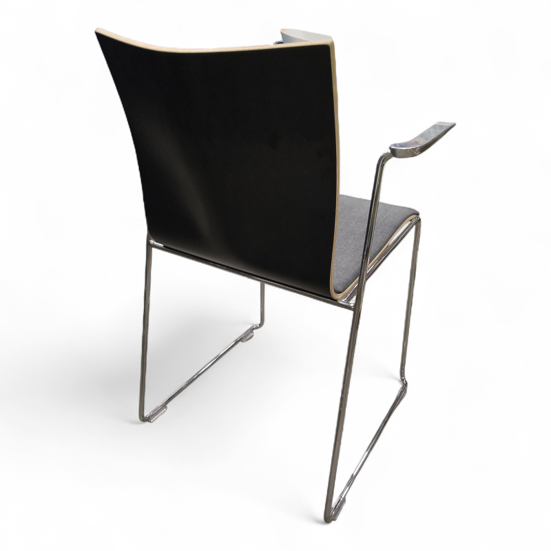 Chairik 107 med armlene, polstret