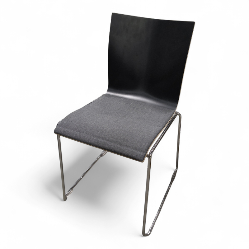 Chairik 107, polstret sete Sort