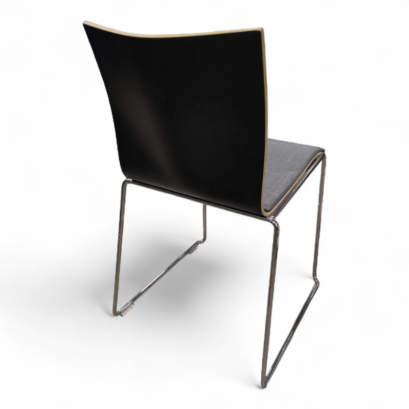 Chairik 107, polstret sete Sort