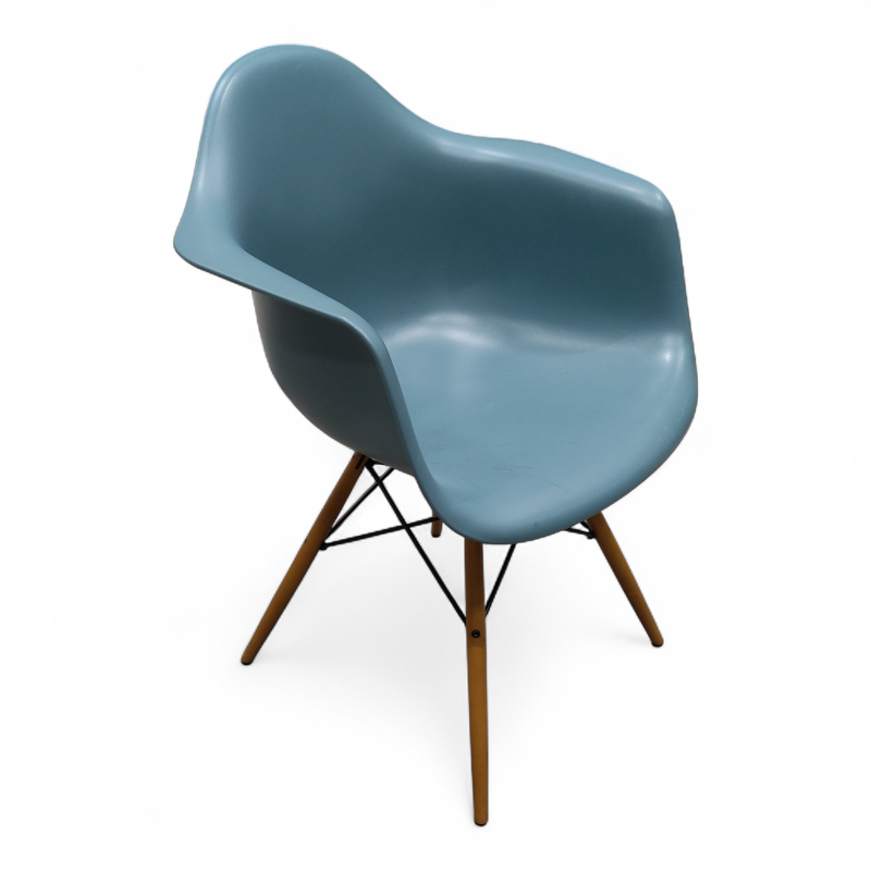 Eames plastic armchair DAW Turkis,
