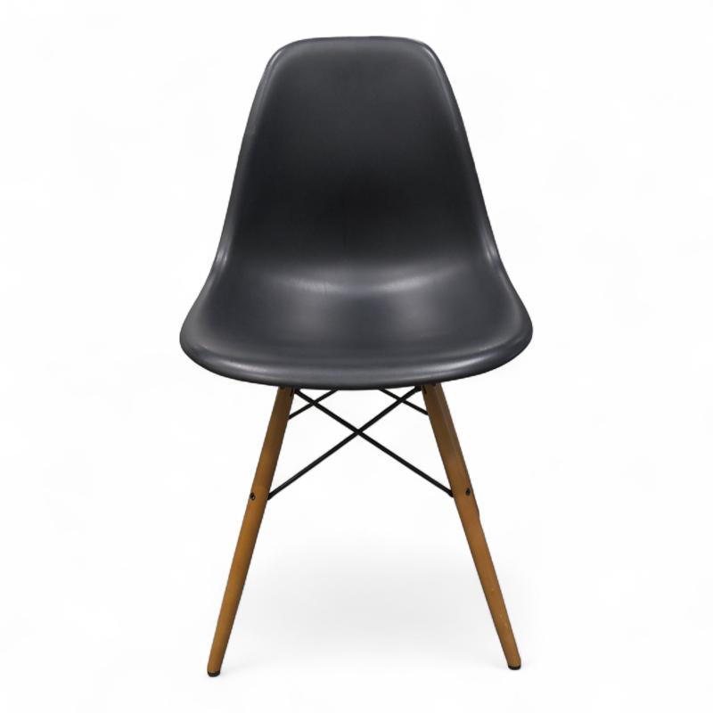 Eames Plastic Side Chair DSW Sort