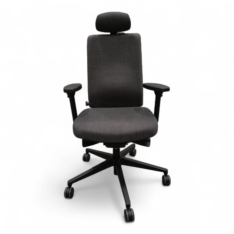 James med nakkepute og armlene