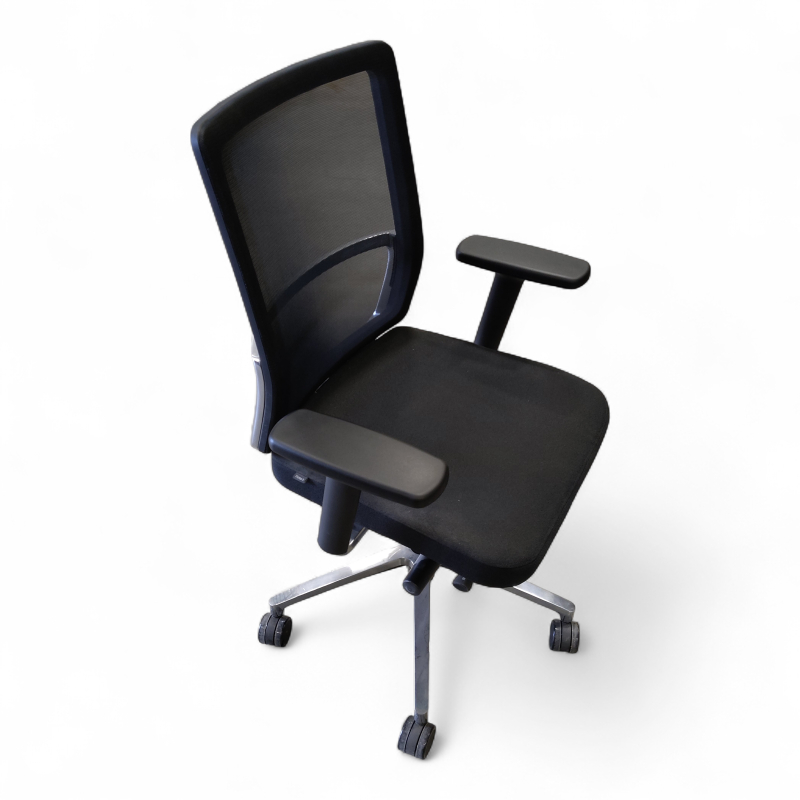 2K8 kontorstol med armlene Sort