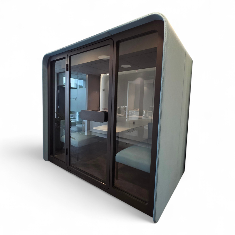 PodBooth Meeting med bord og sofaer