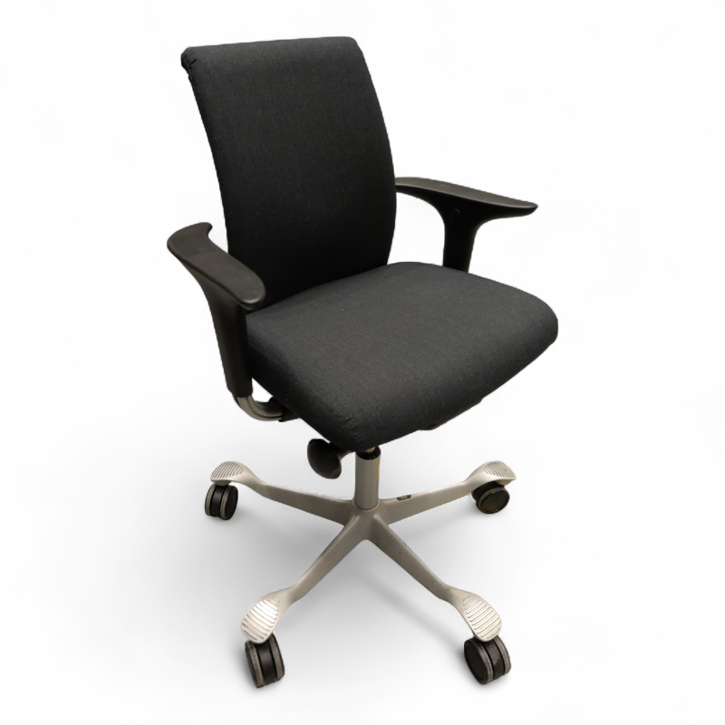 H05 5300 swingbackarmlene Mørkt