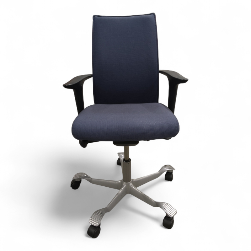 H05 5600 Swingback-armlene Blått