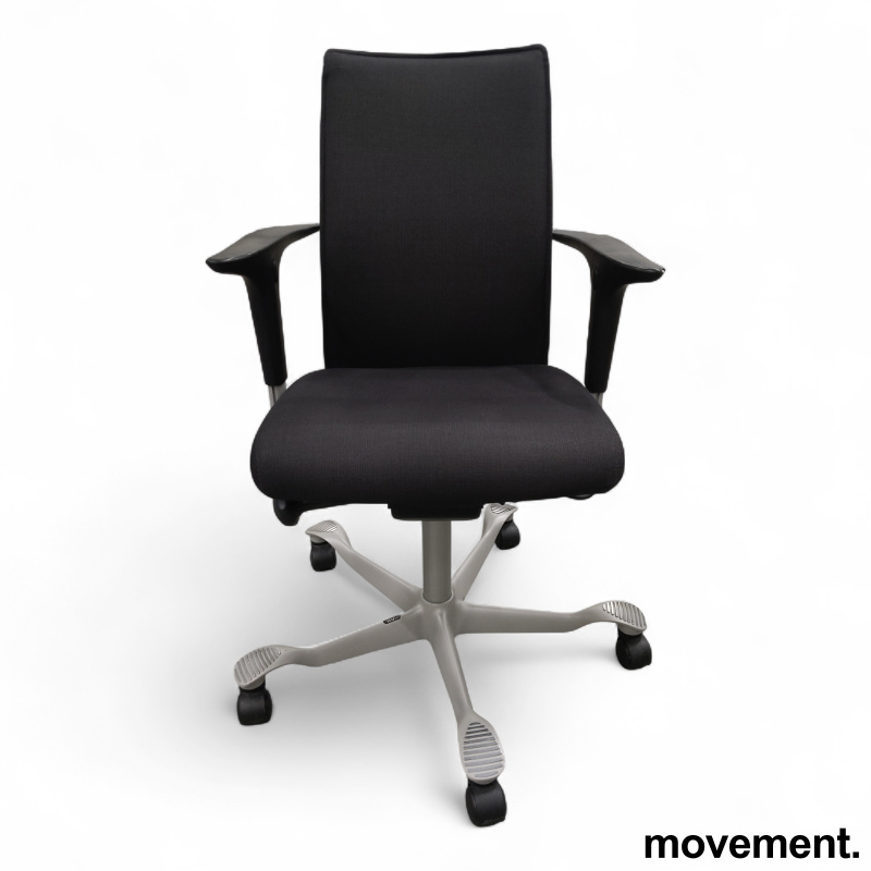 H05 5600 Swingback-armlene Mørk - 2 / 3