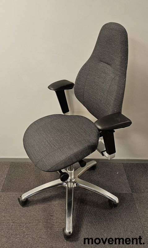 Mereo 220 med armlene  Grått stoff