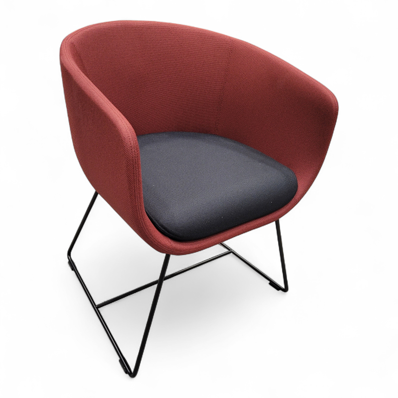 NU 20V3 armchair Rødt stoff