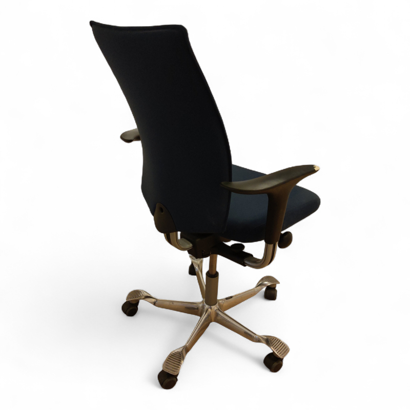 H05 5600 Swingback-armlene Blått