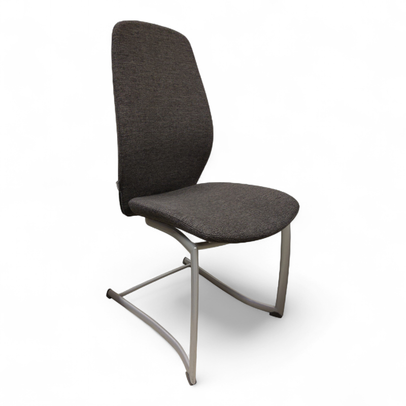 Plus 376 Mørk grått stoff grå ben,