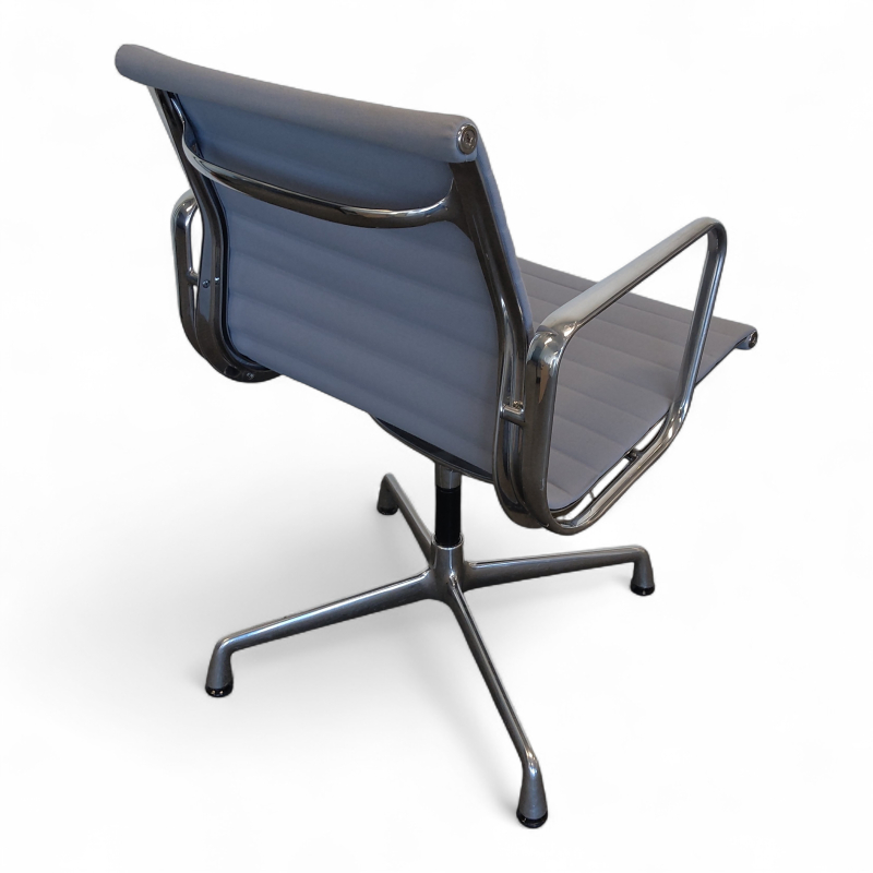 Aluminium Chair EA108 Lyst grått