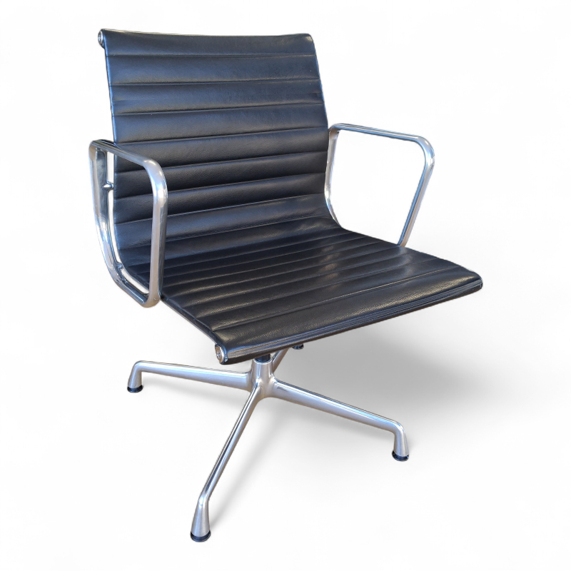 Aluminium Chair EA108 Sort skinn,