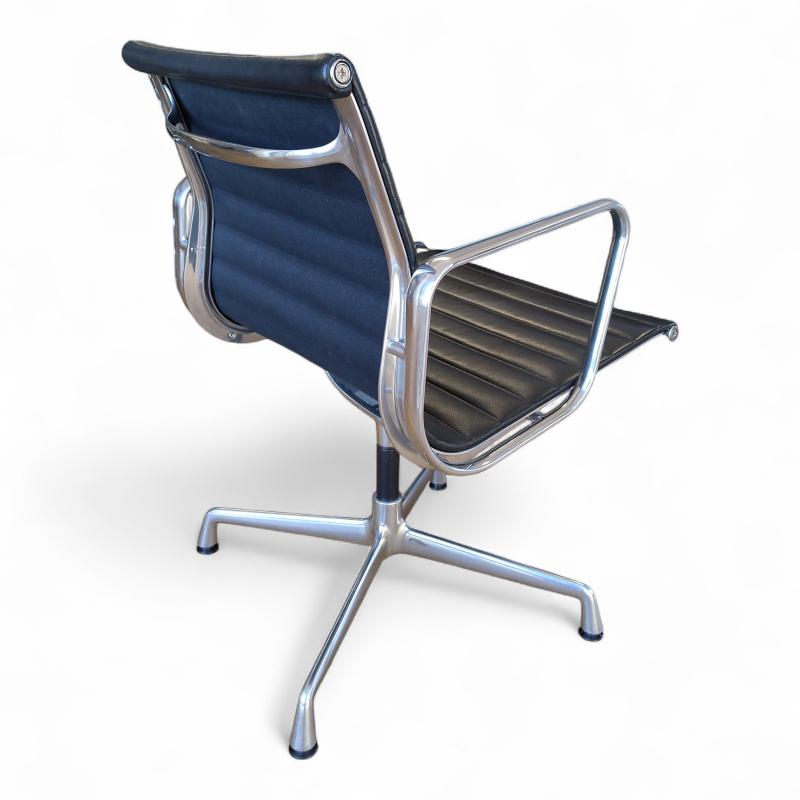Aluminium Chair EA108 Sort skinn,