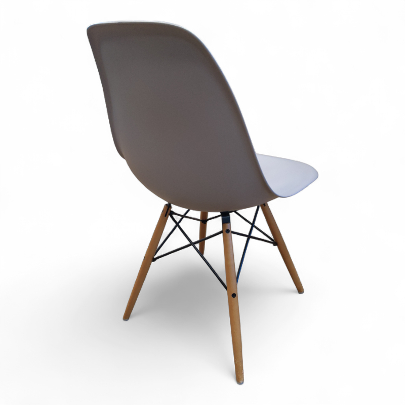 Eames Plastic Side Chair DSW