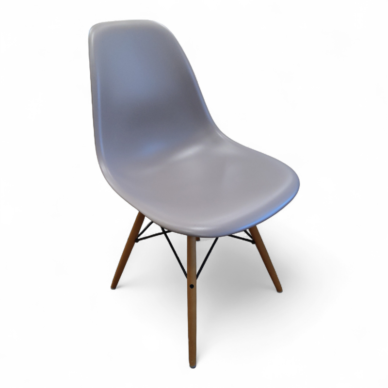 Eames Plastic Side Chair DSW