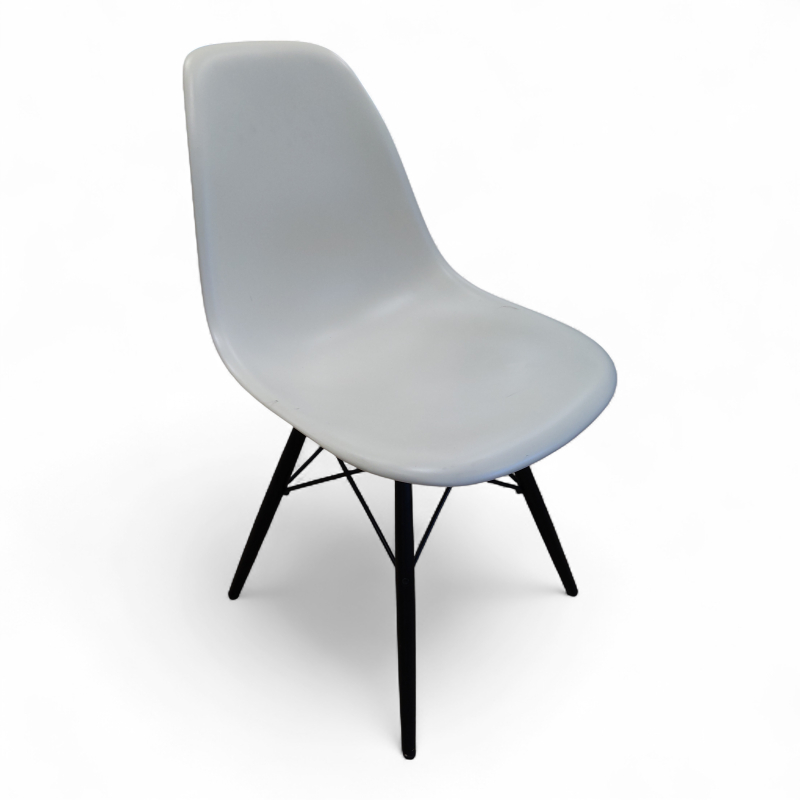 Eames Plastic Side Chair DSW Hvitt