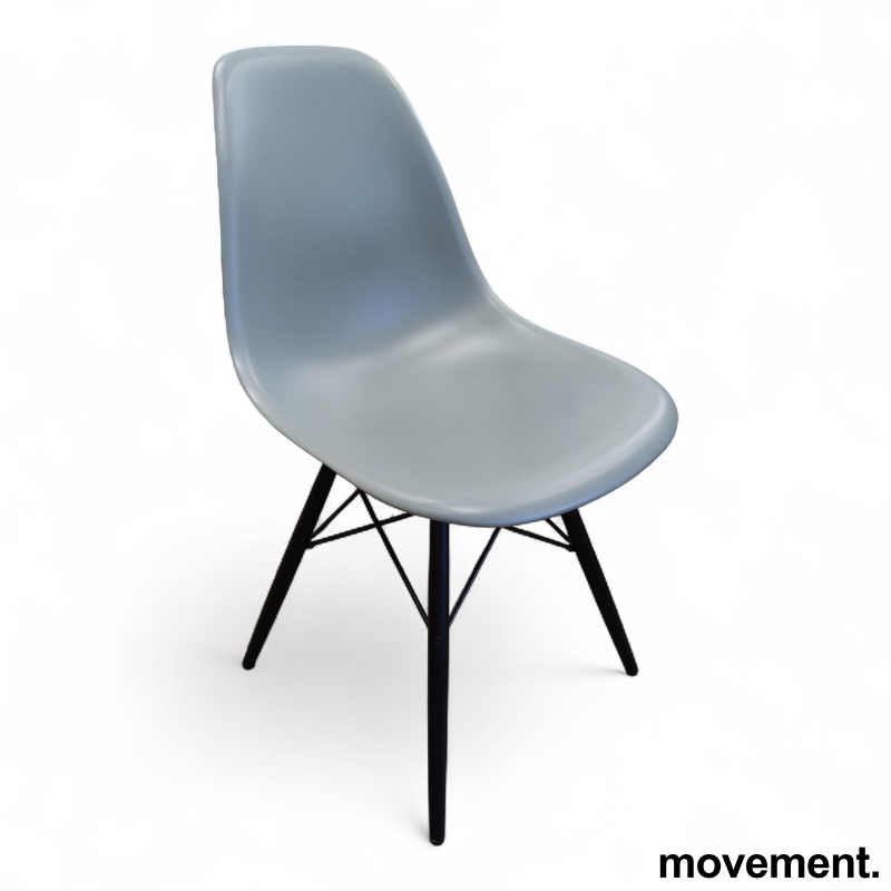 Eames Plastic Side Chair DSW - 1 / 2