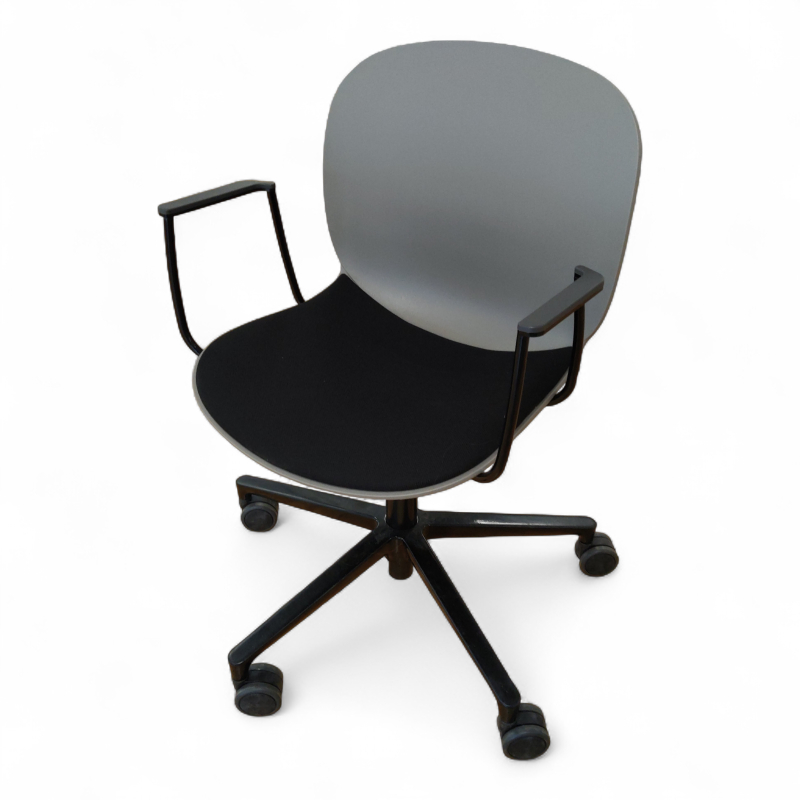 Noor 6070 med hjul, polstret sete,