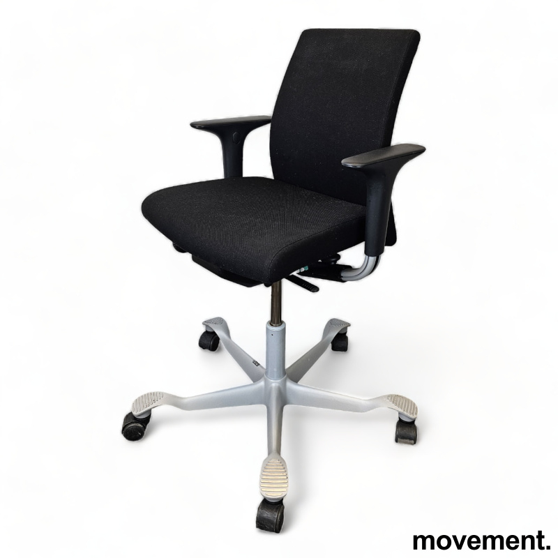 Creed 6004 med armlene Sort stoff,