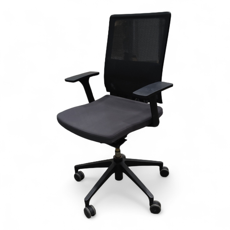 Open Mind 100, armlene Mørk grått