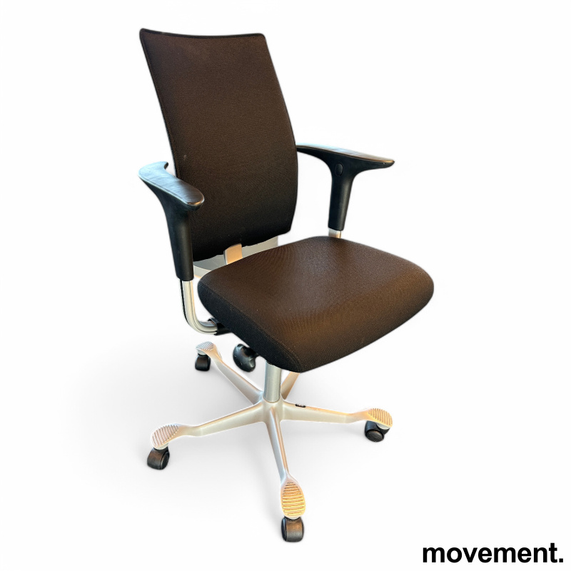 H05 5600 Swingback-armlene Sort - 1 / 3