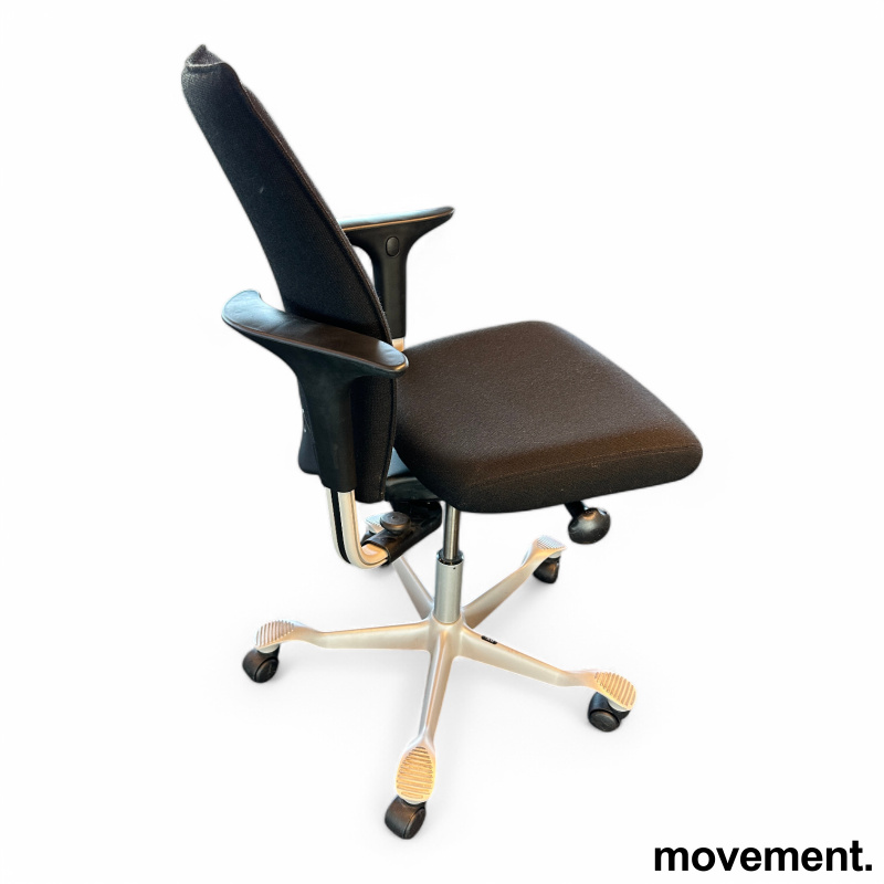 H05 5600 Swingback-armlene Sort - 3 / 3