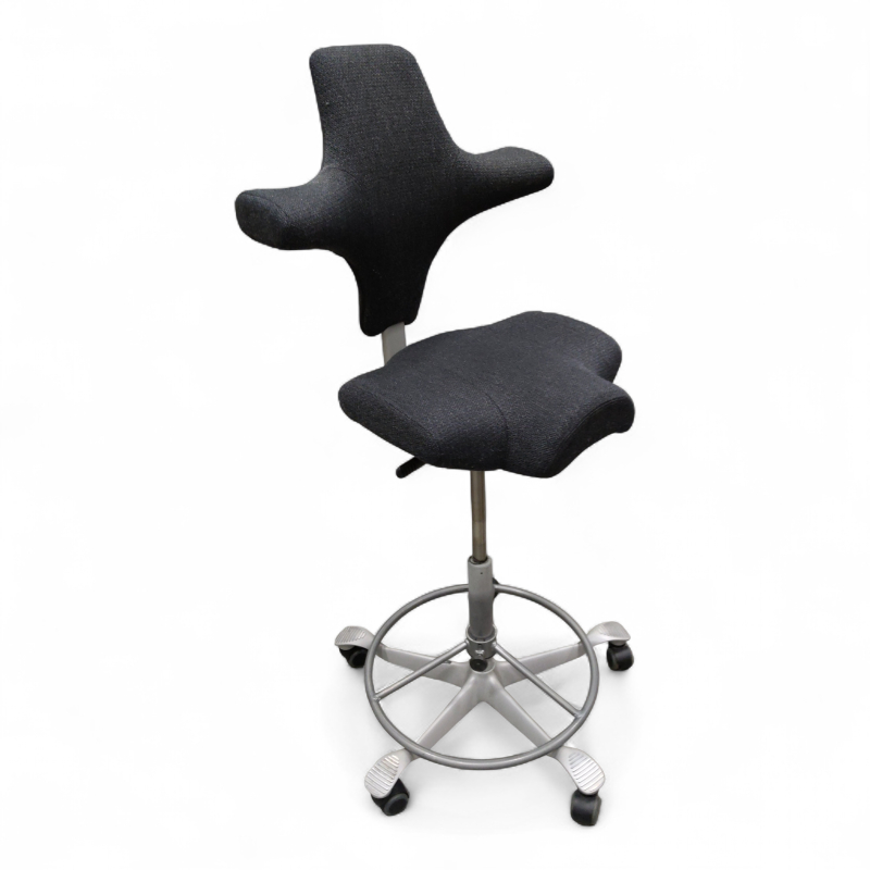 Capisco 8106 høy, fotring Mørk