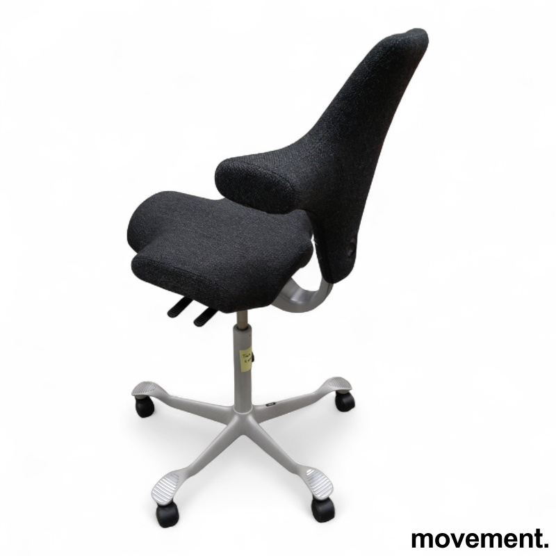 Capisco 8106 høy Mørkt grått stoff - 2 / 2