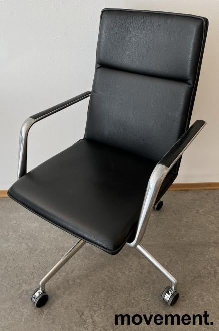 Fina Soft med hjul og armlene Sort