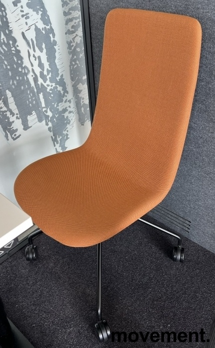 Sola med høy rygg og hjul Orange