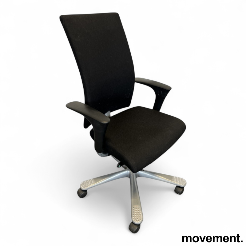 H04 4600 med armlene Sort stoff - 1 / 2