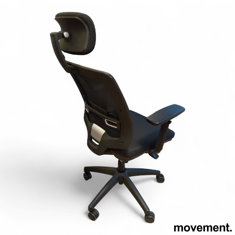 Stanley med nakkepute og armlene - 2 / 2