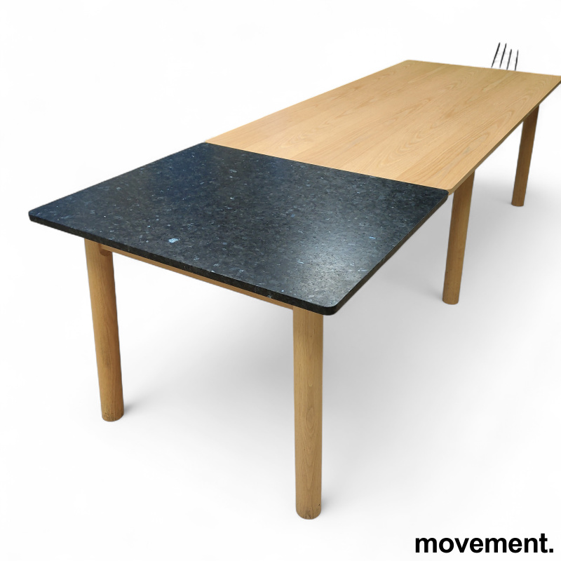 Solgt!Presence spisebord med Larvikitt- - 1 / 4