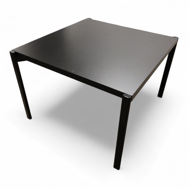 Kiki low table Sort, Pent brukt