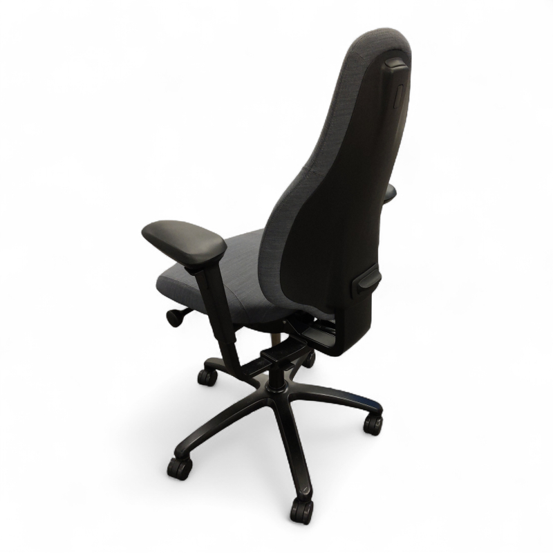 Mereo 220 med armlene  Grått stoff