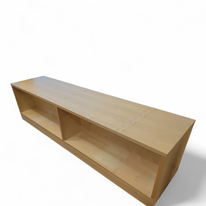 Reol med åpning fra begge sider