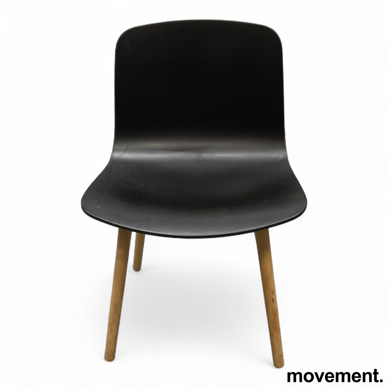 About a chair AAC 12 Sort plast,