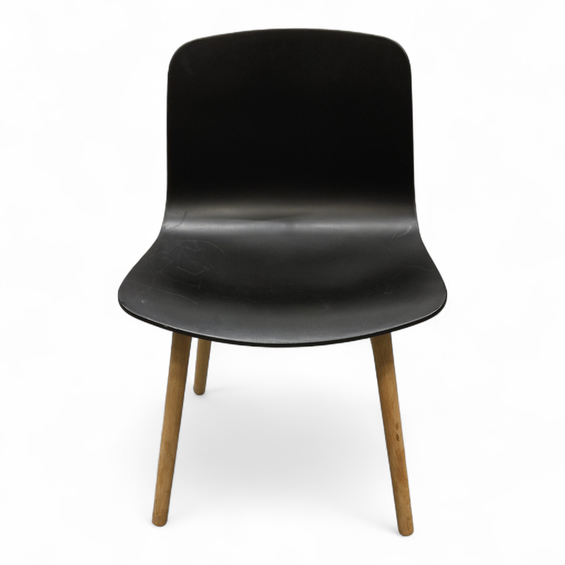 About a chair AAC 12 Sort plast,