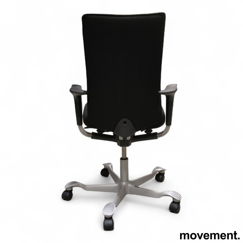 H05 5600 Swingback-armlene Sort - 3 / 3