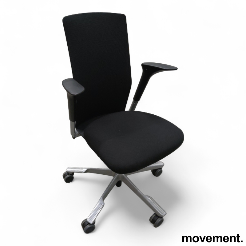 Futu 1020 med armlene Sort stoff, - 1 / 2