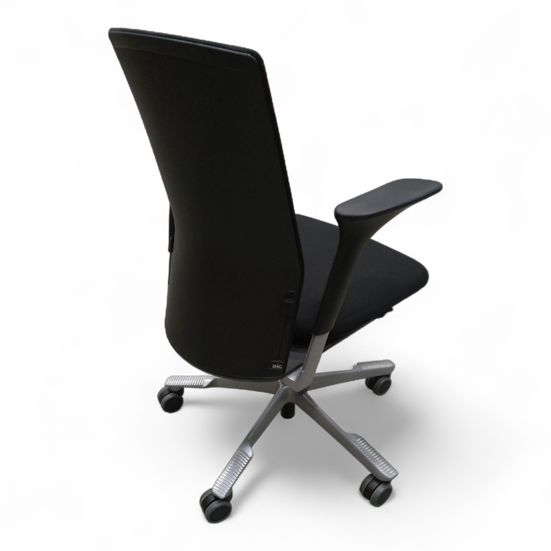 Futu 1020 med armlene Sort stoff,