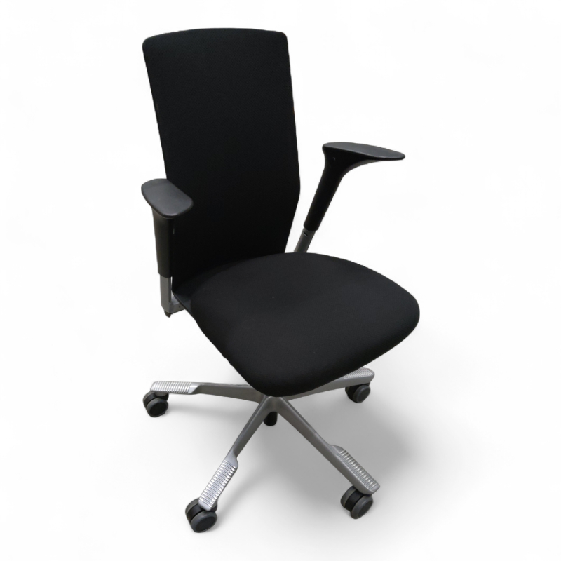 Futu 1020 med armlene Sort stoff,